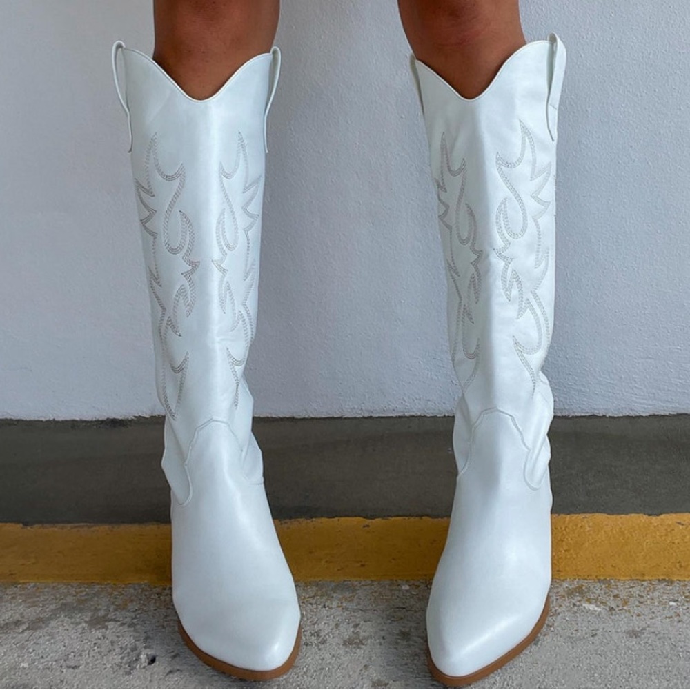 Cowgirl boots white
